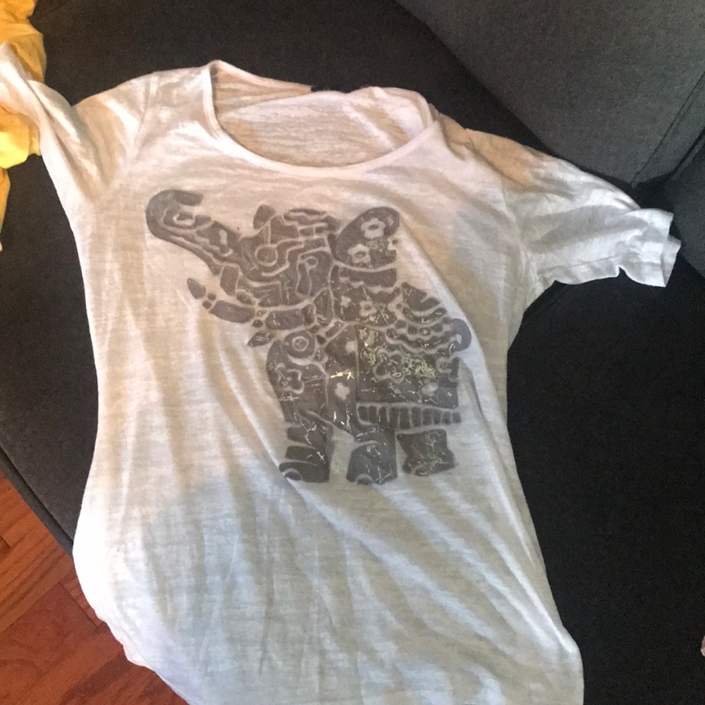 A elephant shirt grey